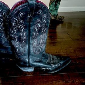 Womens western boots size 7.5
